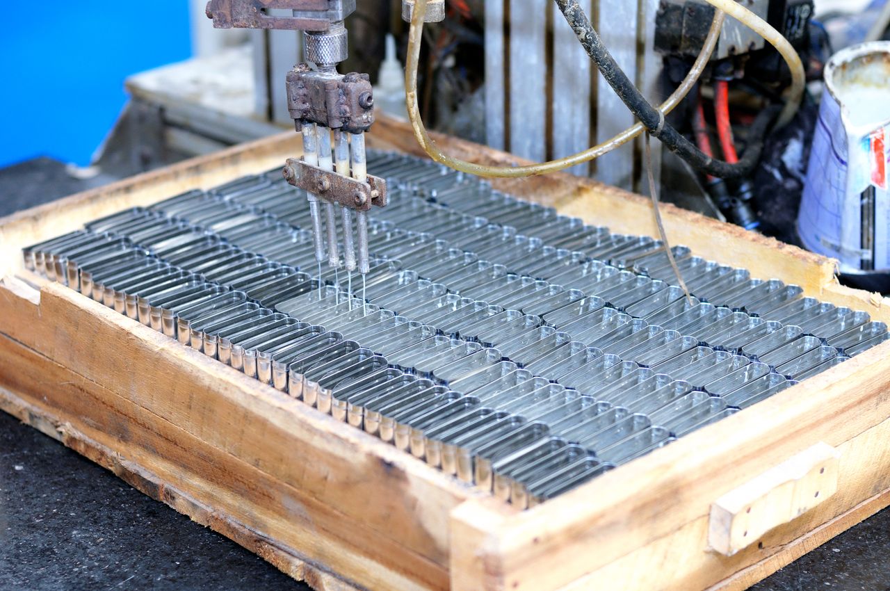 Metal parça üreten endüstriyel makine